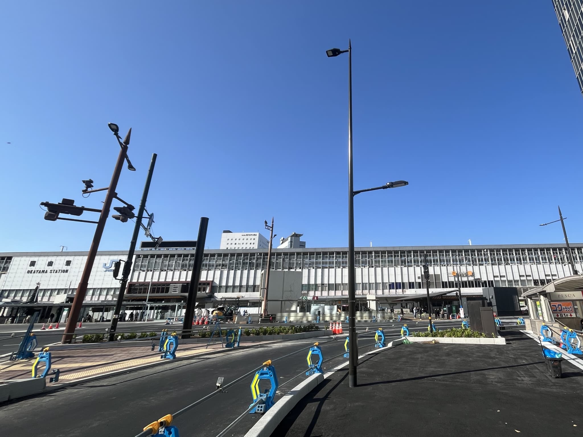 JR駅前広場の画像